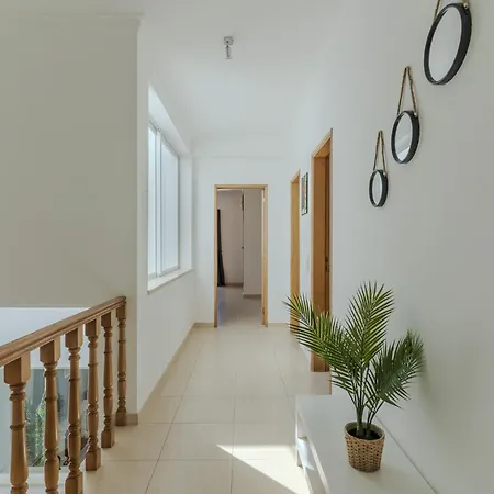 #375 Spacious Townhouse With Pool, Bbq & Parking * Albufeira