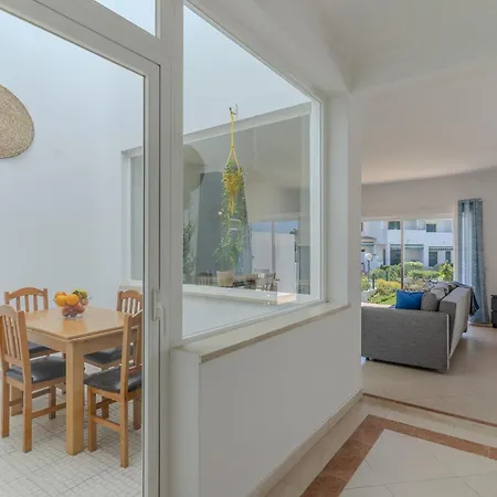 #375 Spacious Townhouse With Pool, Bbq & Parking * Albufeira
