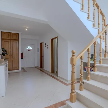 #375 Spacious Townhouse With Pool, Bbq & Parking Сasa de vacaciones Albufeira