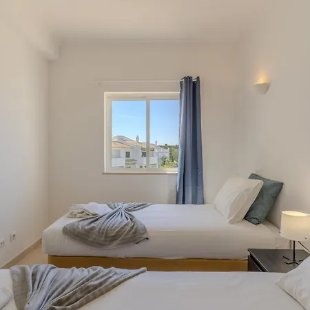 #375 Spacious Townhouse With Pool, Bbq & Parking Feriehus Albufeira