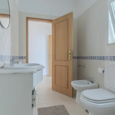 Сasa de vacaciones #375 Spacious Townhouse With Pool, Bbq & Parking Albufeira