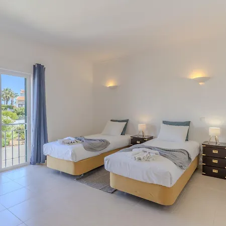 #375 Spacious Townhouse With Pool, Bbq & Parking Сasa de vacaciones