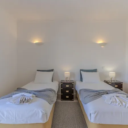 Сasa de vacaciones #375 Spacious Townhouse With Pool, Bbq & Parking Albufeira