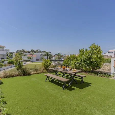 #375 Spacious Townhouse With Pool, Bbq & Parking
